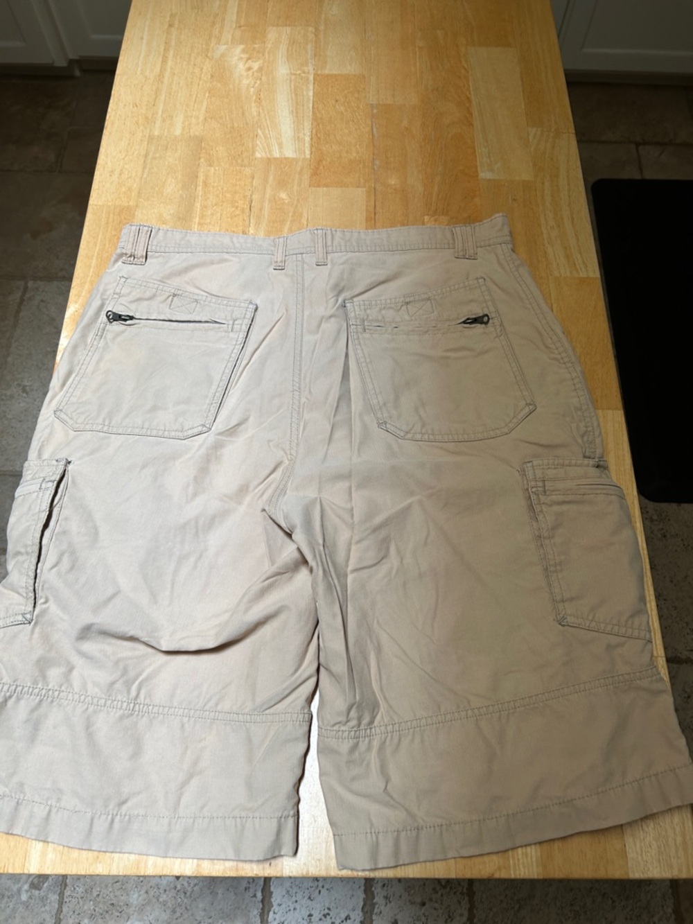 No Boundaries Men's Cargo Shorts in Light Khaki